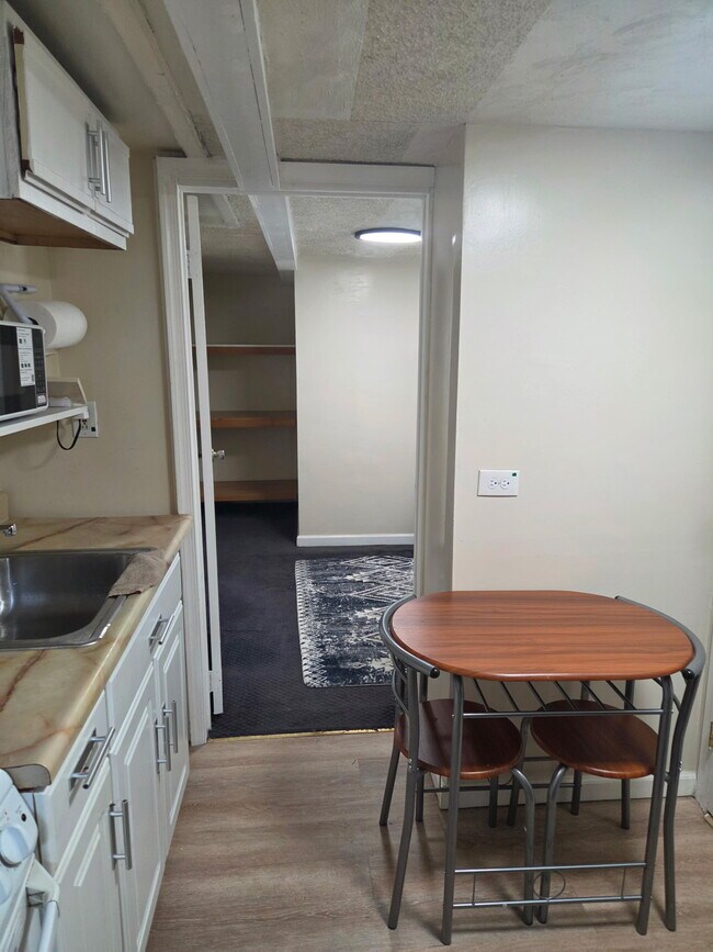 Foto del edificio - 2100 W Cheltenham Ave