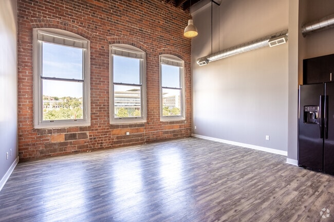 2BR, 1BA - B1/919 SF - 14Forty