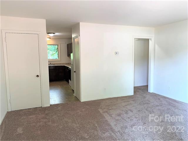 Building Photo - 627 Blendwood Dr