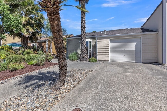 Building Photo - 115 Guaymas Pl
