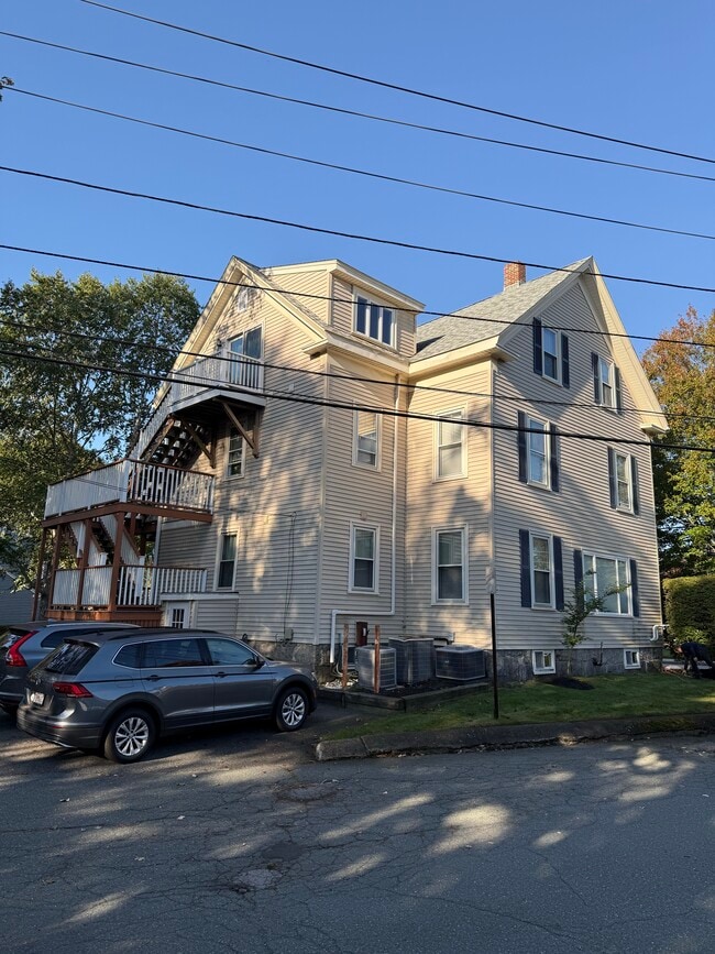 Building Photo - 127 Dodge St