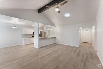 Building Photo - 707 Central Dr