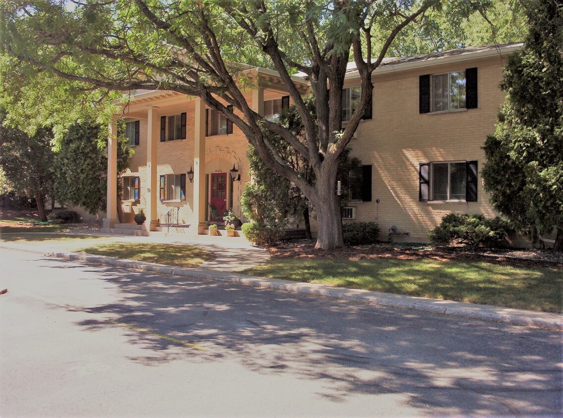 Primary Photo - 32 Heritage Cir