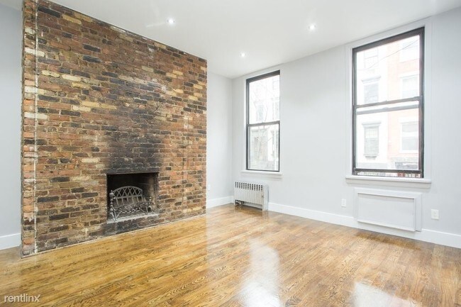Building Photo - 57 E 95th St