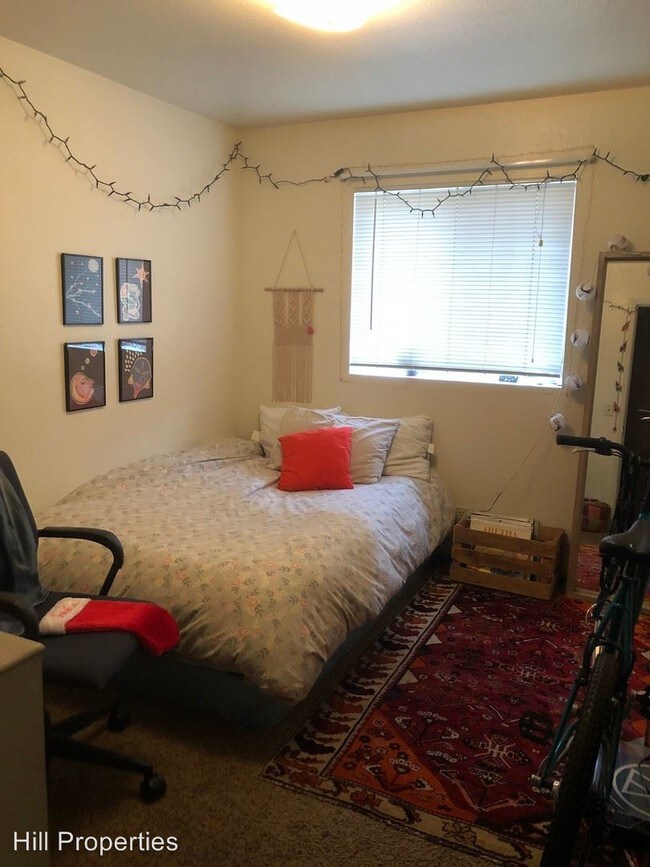Building Photo - 4 br, 2 bath Room For Rent - 318 W 7th Street