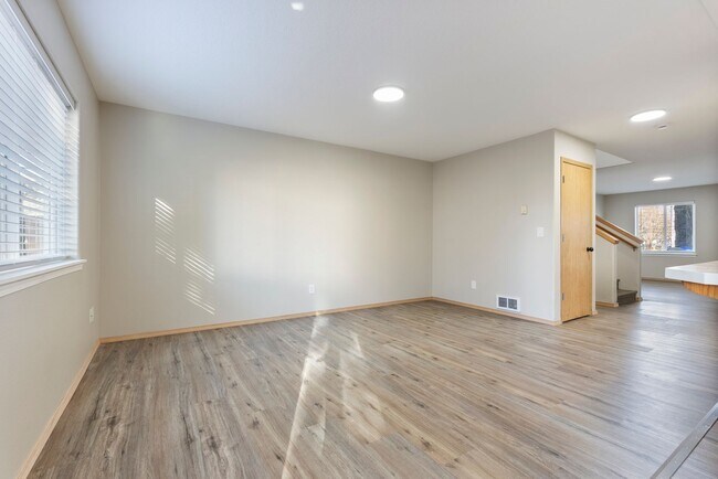 Foto del edificio - 4 Bed | 2.5 Bath Home with Garage, Yard & Modern Updates – SE Portland