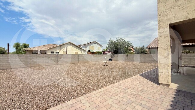 Foto del edificio - 1036 E Magnum Rd
