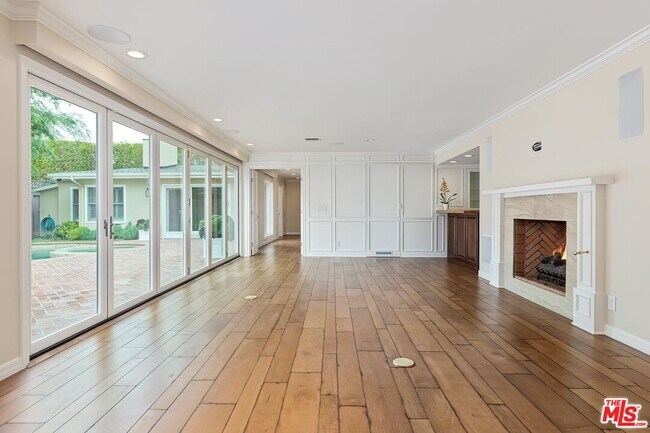 Foto del edificio - 4211 W Toluca Lake Ln