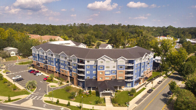 Foto del edificio - Casanas Village At Frenchtown Square