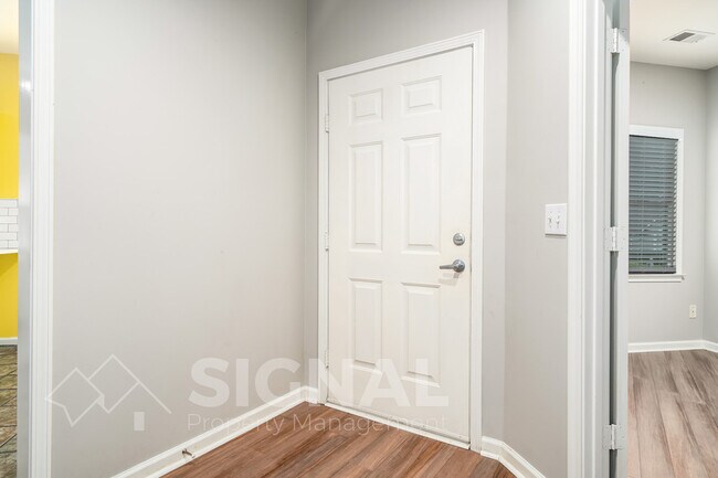 Building Photo - 836 Greystone Highlands Dr