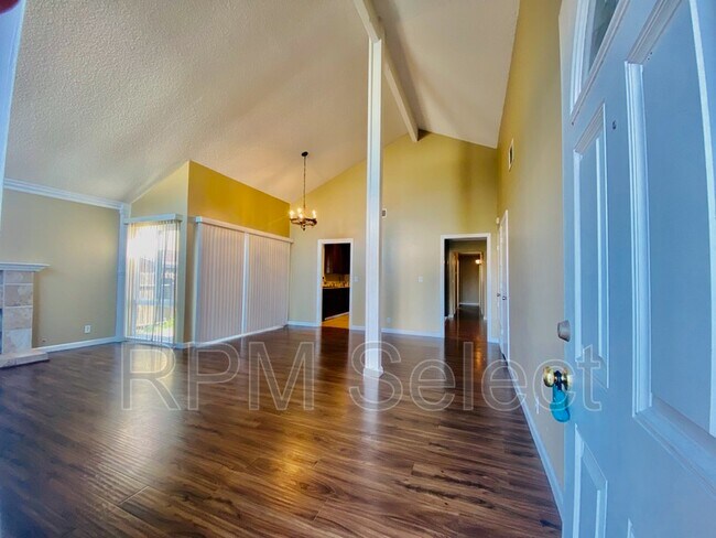 Building Photo - 613 Crane Dr
