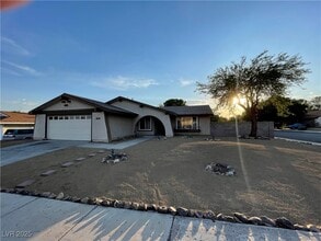 Building Photo - 1306 Esther Dr