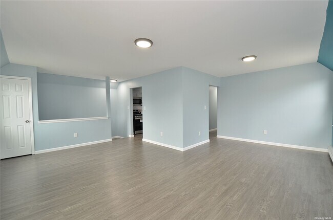 Building Photo - 177-47 Meadow Rd