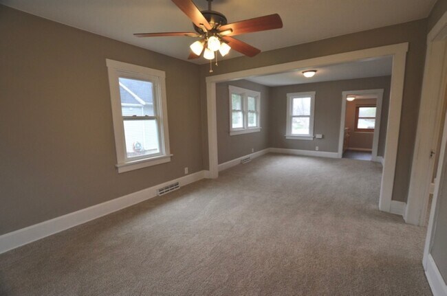 Foto del edificio - Cozy Home near Merle Hay!