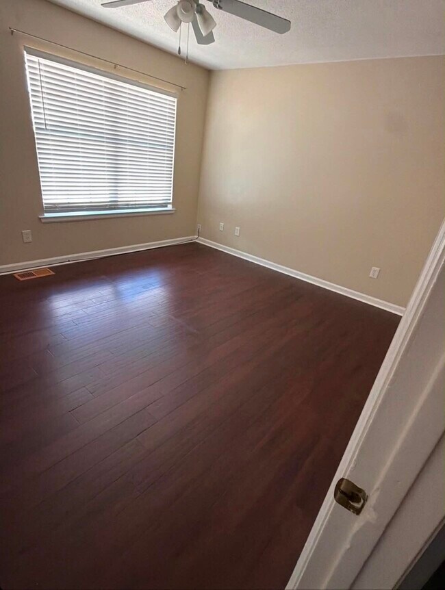 Foto del edificio - 208 Oak St SE