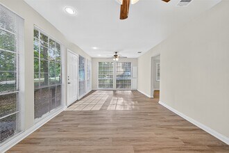 Building Photo - 16643 Lake Cir