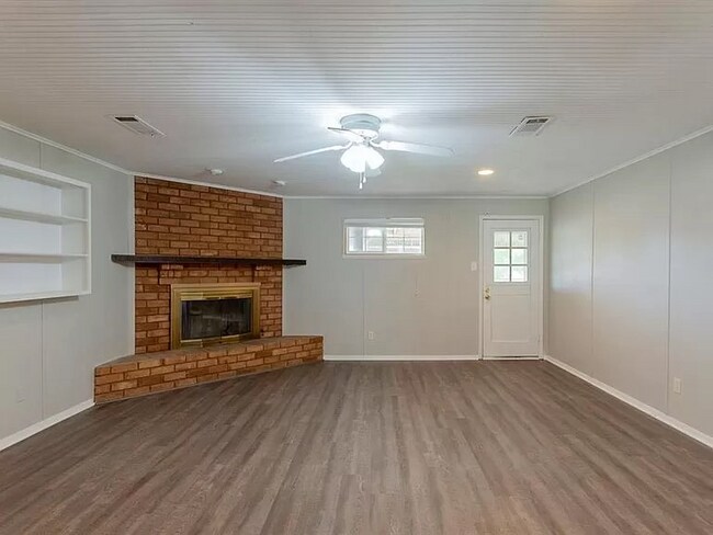 Building Photo - 624 Desco Dr
