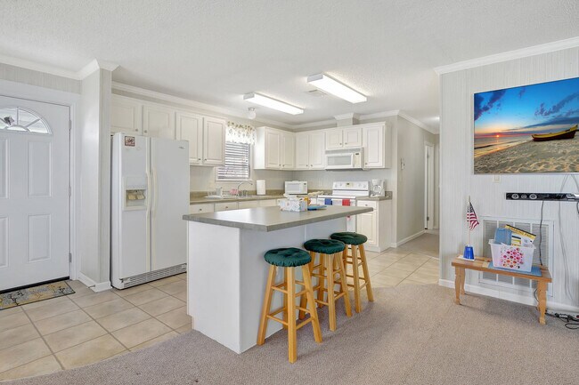 Building Photo - 4730 Almar Dr