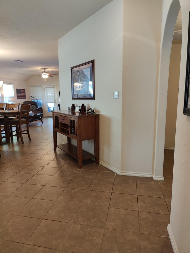 Building Photo - 528 S Brook Dr