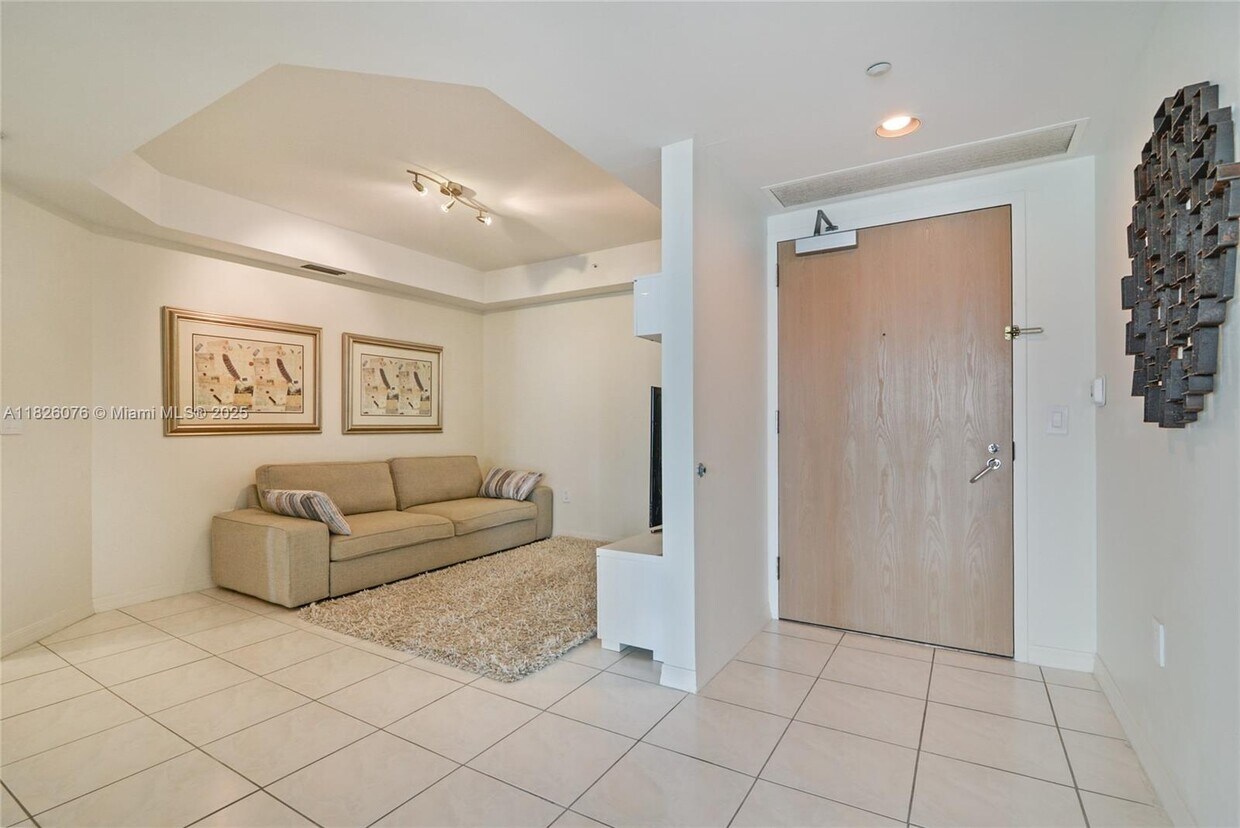 Foto principal - 16400 Collins Ave
