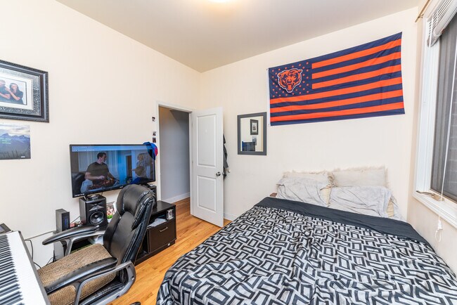 Foto del edificio - 1133 W Addison St