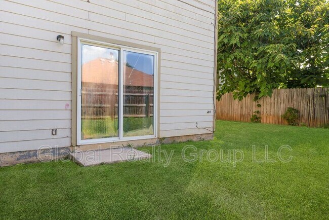 Building Photo - 1117 Stone Hollow