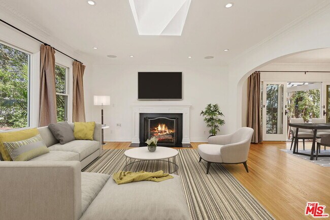 Foto del edificio - 10756 Wellworth Ave