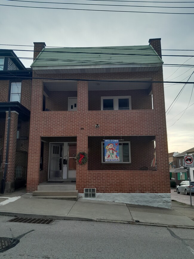 Building Photo - 324 44th St