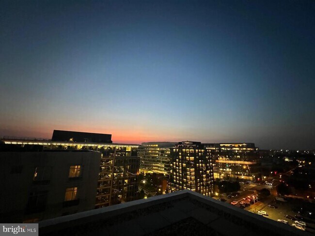 Foto del edificio - 555 Massachusetts Ave NW