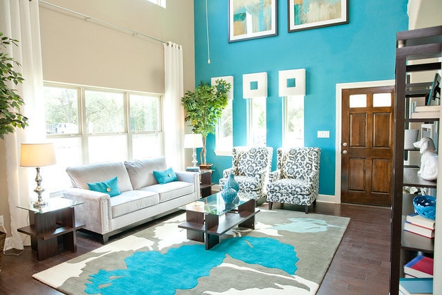 Living Area with Lots of Natural Light - 2214 S Lakeline Blvd