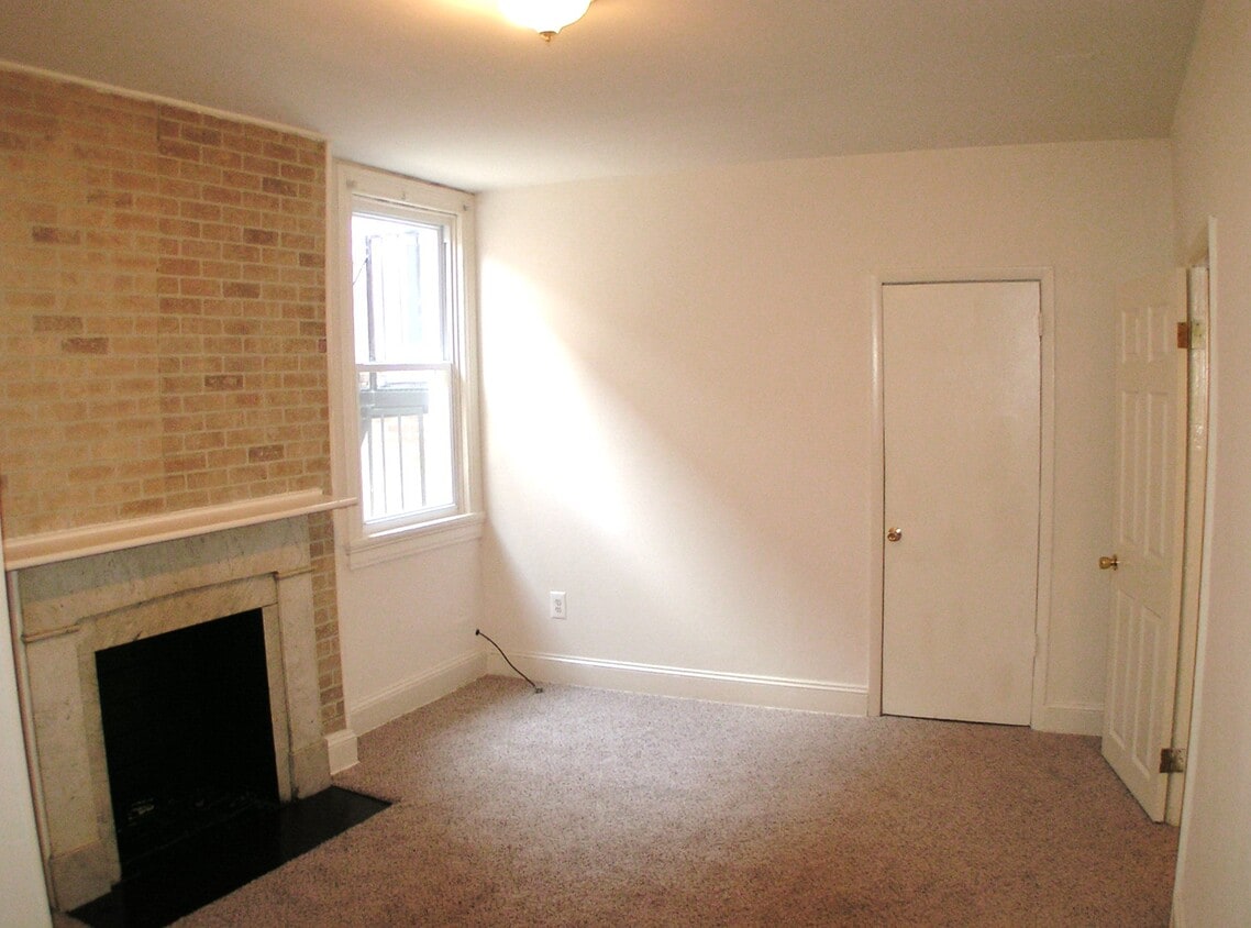 Primary Photo - Junior Two Bedroom (Two bedrooms, no dedic...