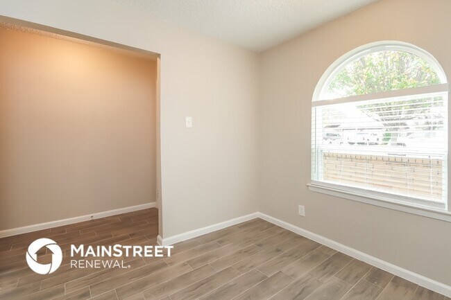 Building Photo - 5621 Macdougall Dr