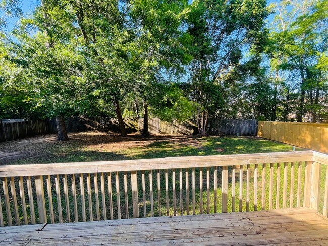Building Photo - Brick Home in Bucklake