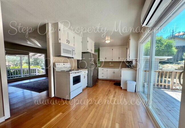 Foto del edificio - Updated 2-Bed, 2-Bath Home with Bonus Room...