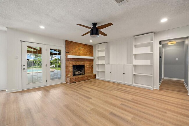 Foto del edificio - 908 Hollybluff St