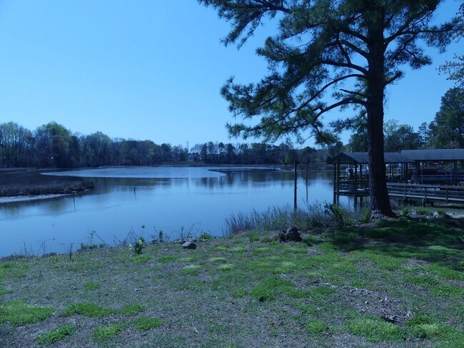 Building Photo - Water Front home on the Poquoson River wit...