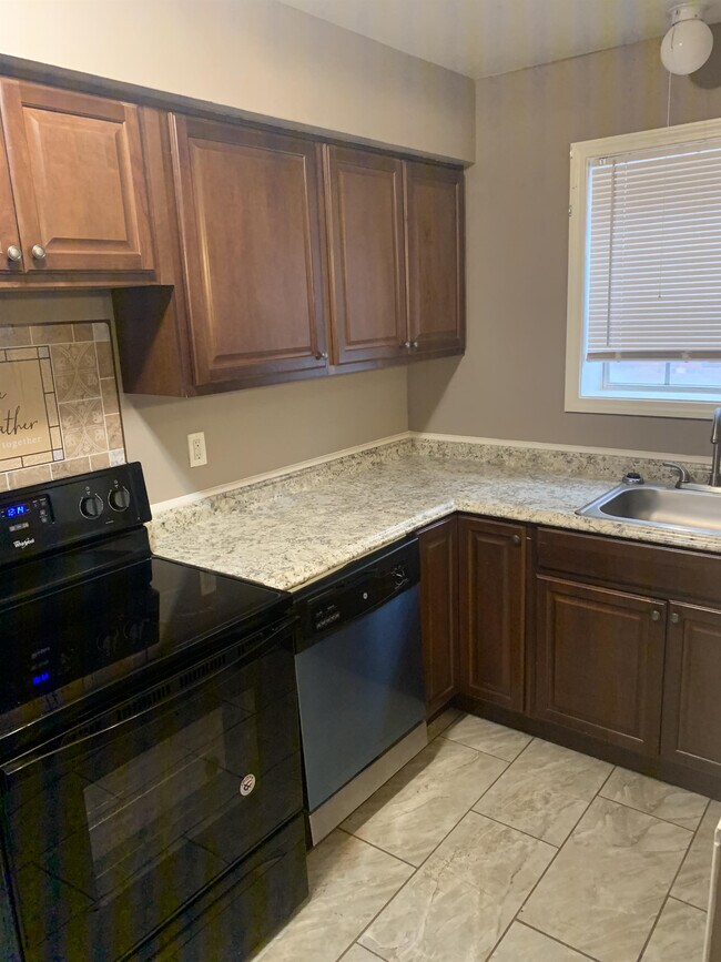 Building Photo - 6214 Sunshine Dr