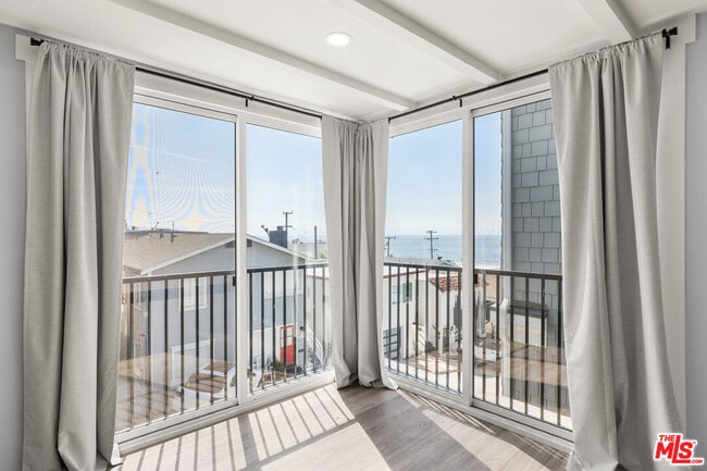 Building Photo - 205 44th St