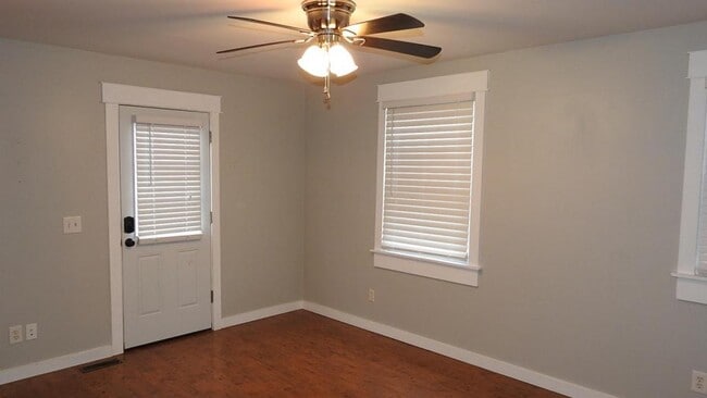 Building Photo - 517 Holmes St