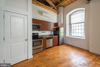 Building Photo - 4 Leverington Ave