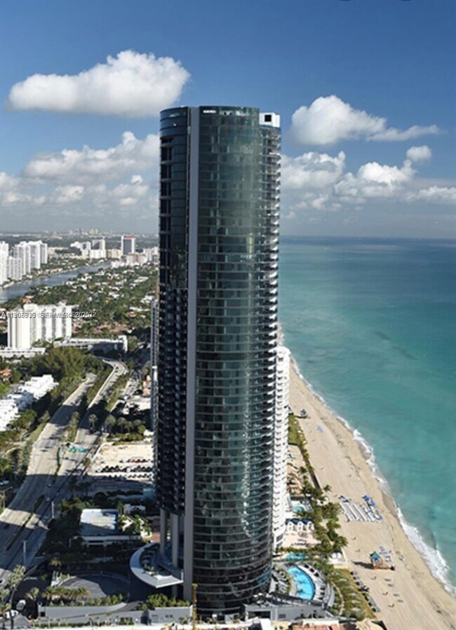 Foto del edificio - 18555 Collins Ave