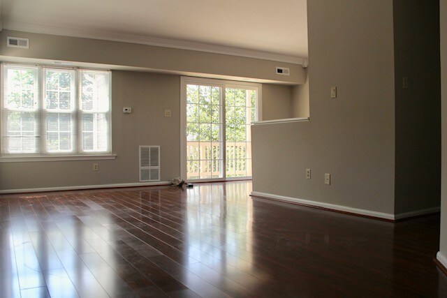 Building Photo - 2206 Beacon Hill Dr