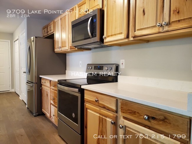 Foto del edificio - 9709 Lake Point Ct