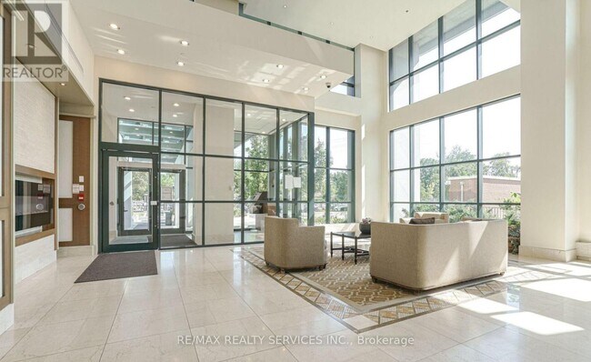 Building Photo - 100 John St