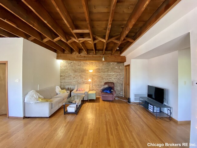 Building Photo - 2158 N Halsted St