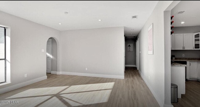 Building Photo - 906 Huntington Dr