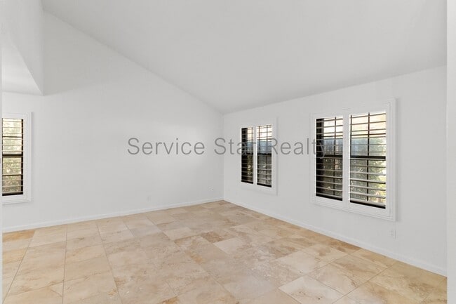 Building Photo - 439 E Barbara Dr