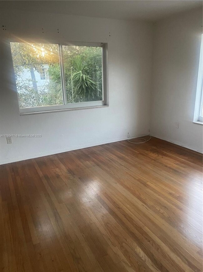 Building Photo - 1000 Biarritz Dr