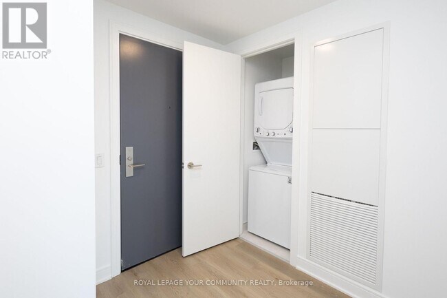 Photo du bâtiment - 86 Dundas St E