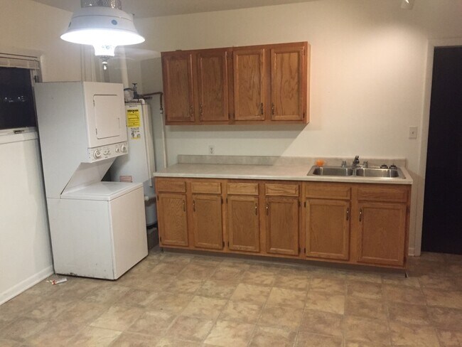 Building Photo - 1575 Riverside Dr